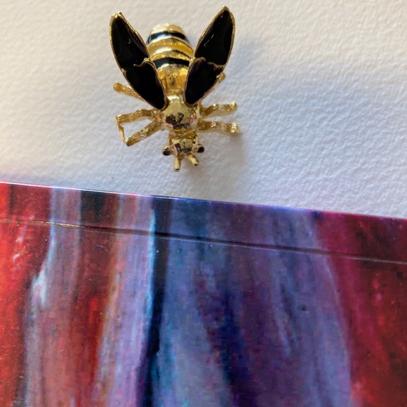 Vintage Bee with Flexible Wings Pin - Picture 7 of 9